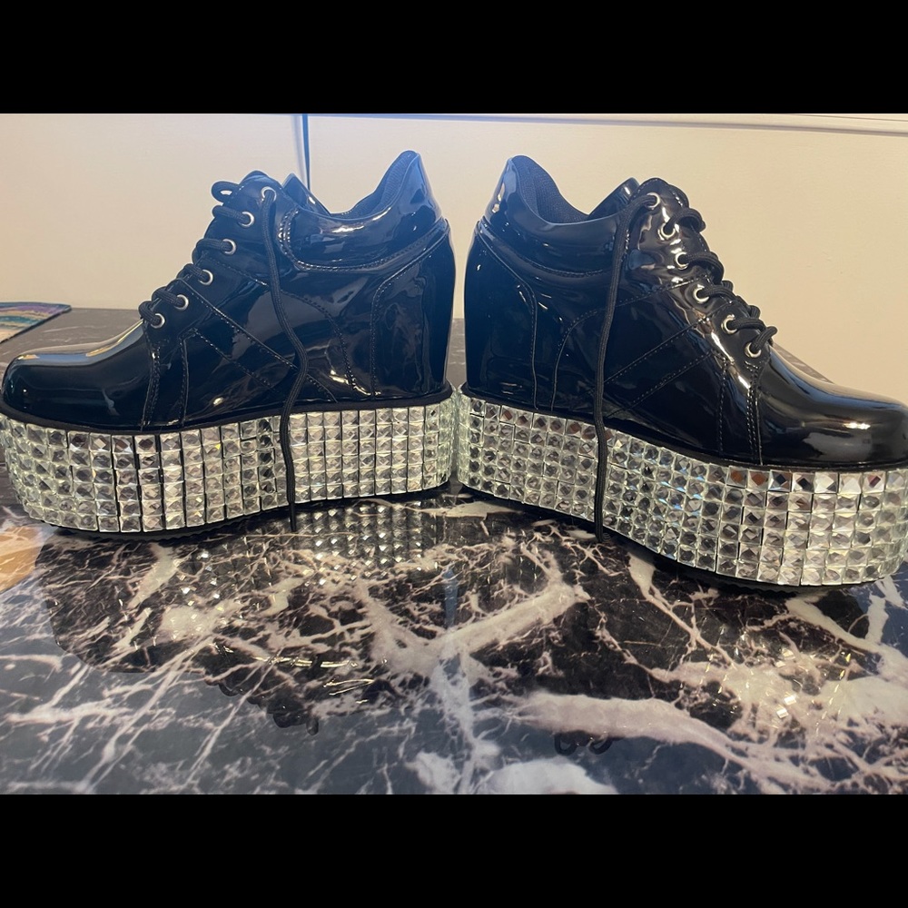 Platforms - Picture 2 of 3